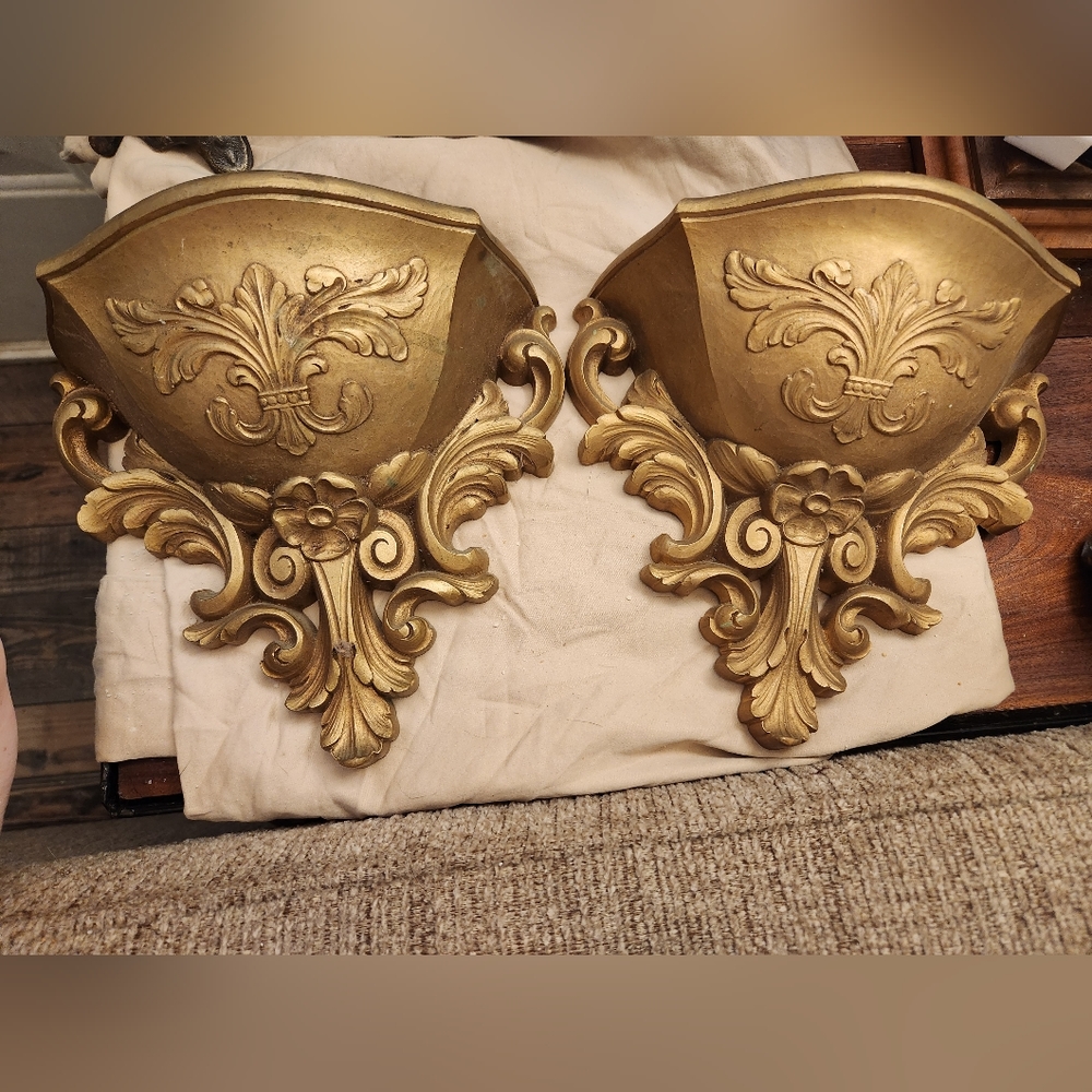 Set of 2 Vintage Dart/ Homecoming Wall Planters